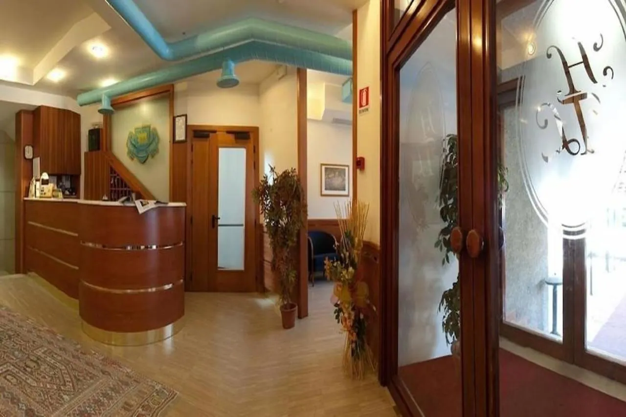 Hotel Ristorante Tre Leoni Somma Lombardo 3*,  İtalya