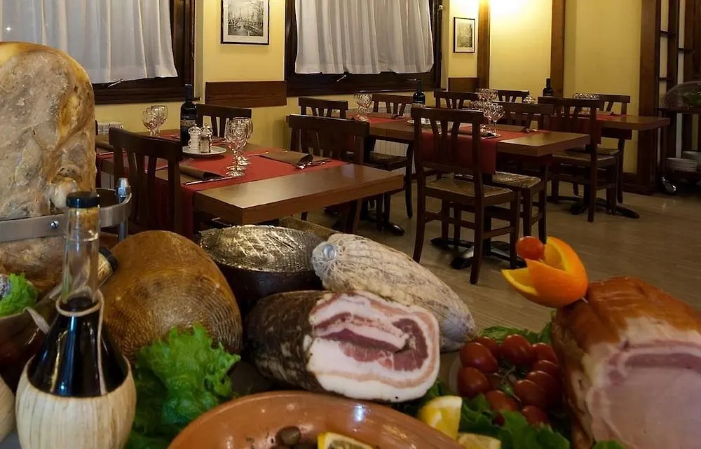 Hotel Ristorante Tre Leoni Somma Lombardo 3*,