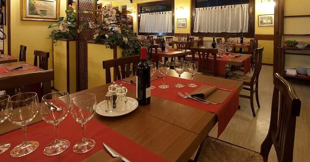 ***  Hotel Ristorante Tre Leoni Somma Lombardo İtalya